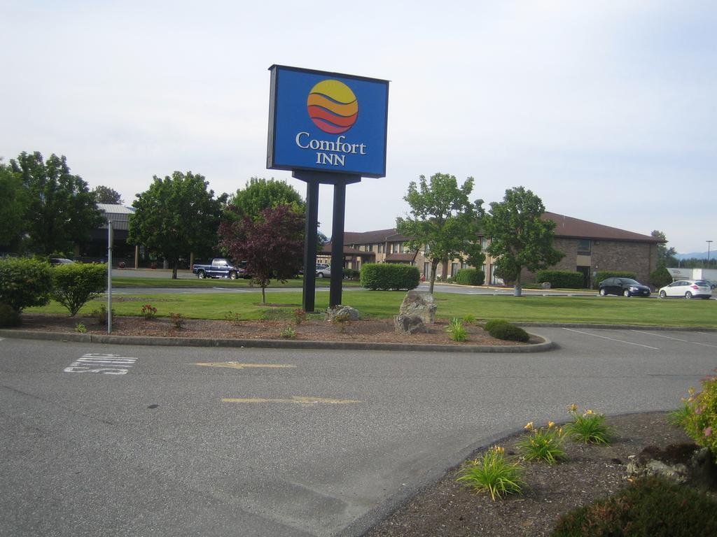 Comfort Inn Chilliwack Exterior photo